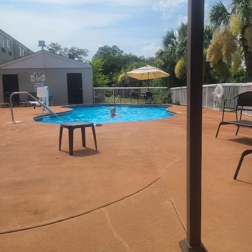 hotels beaufort sc with pool